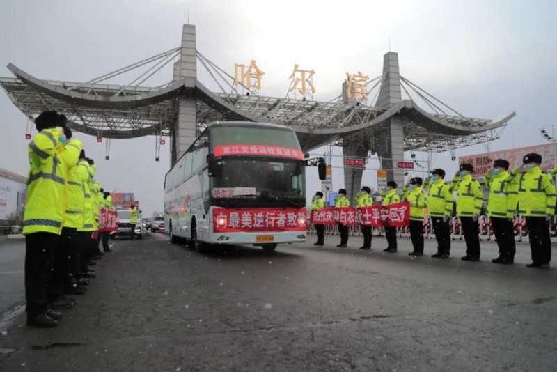 援鄂戰(zhàn)疫英雄凱旋——冰城交警最高禮儀硬核護(hù)航，致敬最美逆行者！