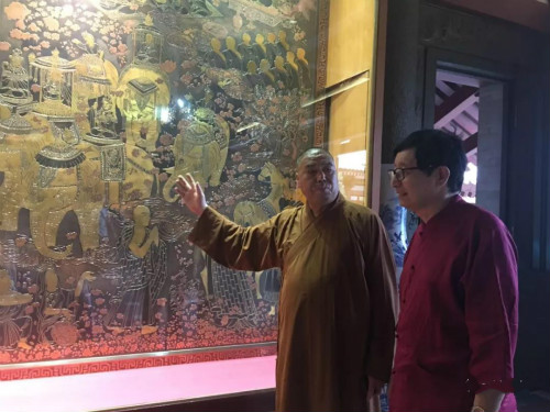 走近中國(guó)銅壁畫(huà)創(chuàng)始人：朱炳仁