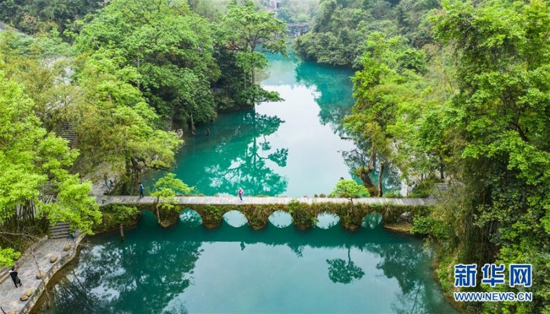 鏡頭帶你走進(jìn)貴州荔波小七孔 青山秀水春光美