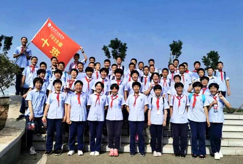 “釋放壓力 行走青春”安陽市飛翔學(xué)校遠(yuǎn)足活動紀(jì)實