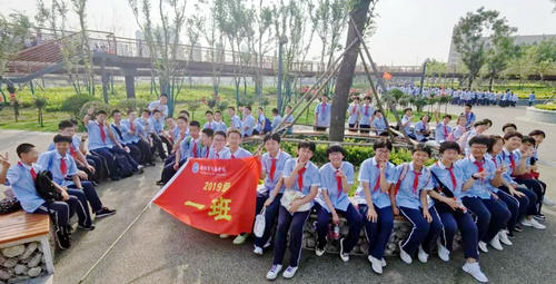 “釋放壓力 行走青春”安陽市飛翔學(xué)校遠(yuǎn)足活動紀(jì)實