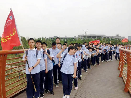 “釋放壓力 行走青春”安陽市飛翔學(xué)校遠(yuǎn)足活動紀(jì)實