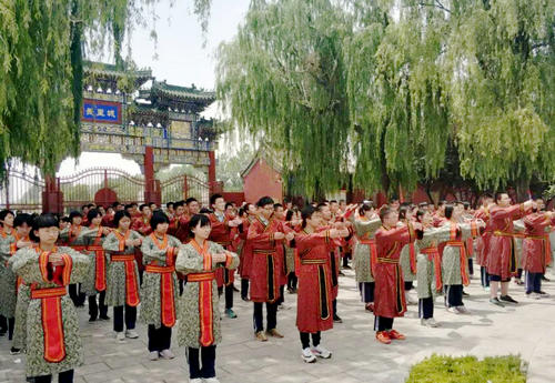 “釋放壓力 行走青春”安陽市飛翔學(xué)校遠(yuǎn)足活動紀(jì)實