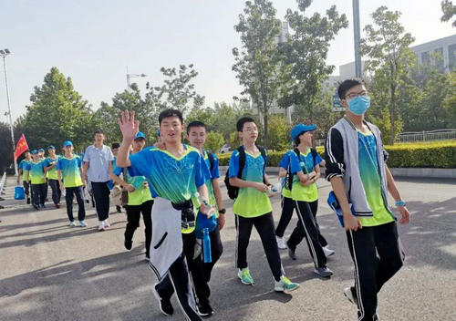 “釋放壓力 行走青春”安陽市飛翔學(xué)校遠(yuǎn)足活動紀(jì)實