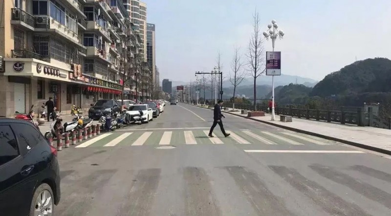 24張對比圖！這是泄洪前后的新安江城區(qū) 航拍畫面讓人痛心