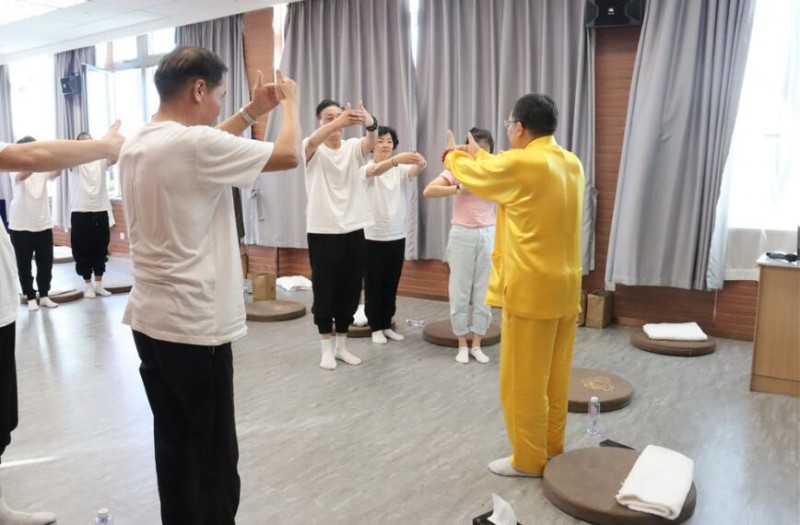 師點(diǎn)文化：認(rèn)識(shí)自己，做生命的主人