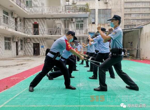 鄭州乘警五大隊(duì)：結(jié)合紀(jì)律作風(fēng)教育整頓活動(dòng)開(kāi)展實(shí)戰(zhàn)化大練兵活動(dòng)
