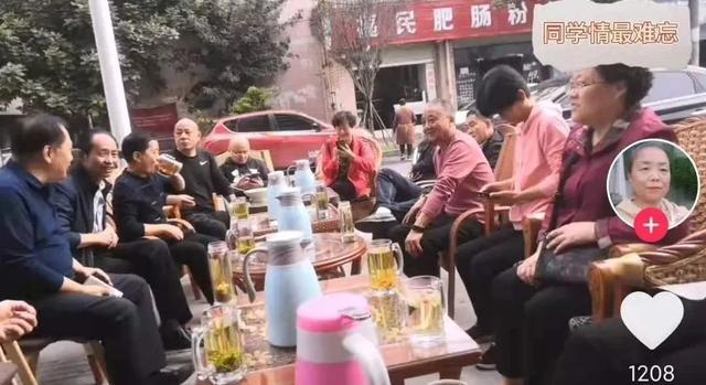 56歲阿姨“私奔”火爆全網(wǎng)：她的叛逆里，藏著7億女性的傷