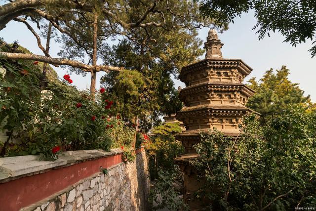 京西有座千年寺廟，授戒需要皇帝赦諭，距離北京只有70公里