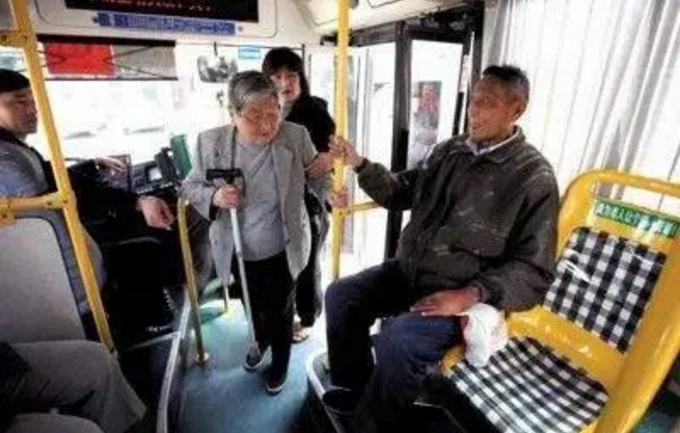 退休證“紅、綠、藍”三種顏色，有什么區(qū)別？哪種顏色養(yǎng)老金更高
