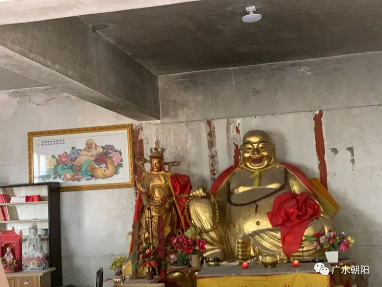 “一窮二白”的年輕僧人，讓600年古廟“活”了過來