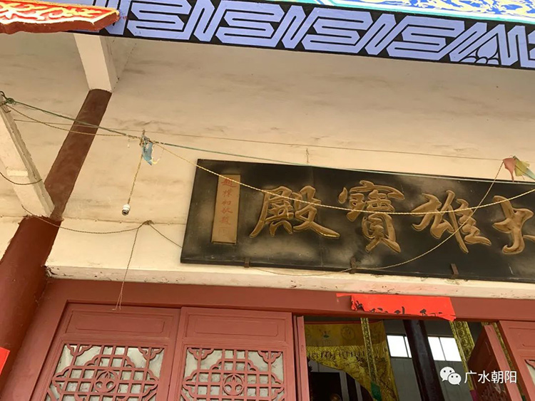 “一窮二白”的年輕僧人，讓600年古廟“活”了過來