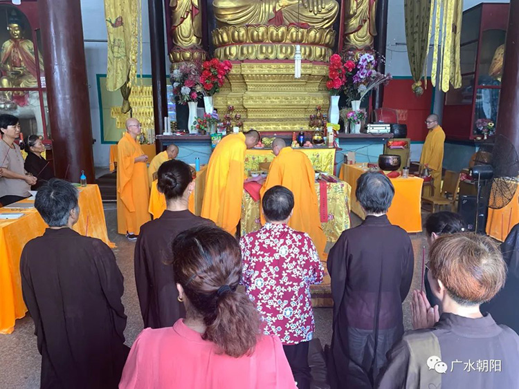 “一窮二白”的年輕僧人，讓600年古廟“活”了過來