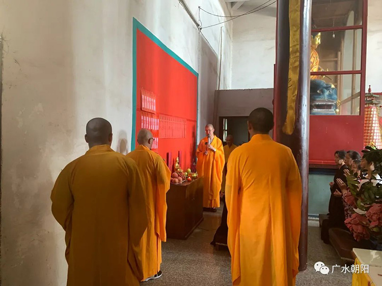 “一窮二白”的年輕僧人，讓600年古廟“活”了過來