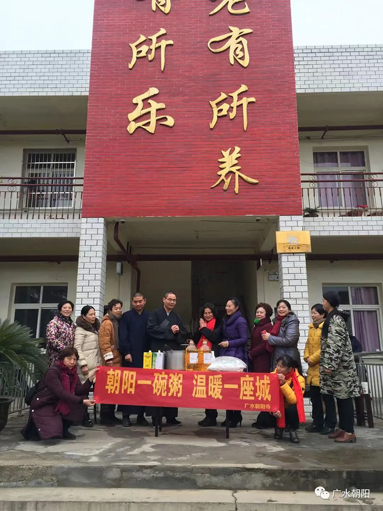 “一窮二白”的年輕僧人，讓600年古廟“活”了過來