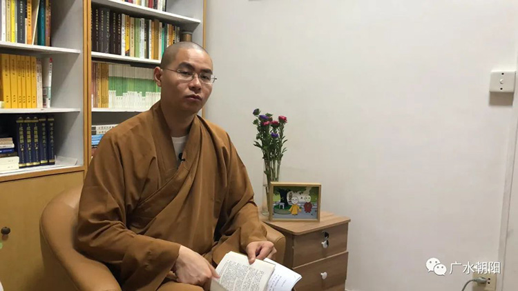 “一窮二白”的年輕僧人，讓600年古廟“活”了過來