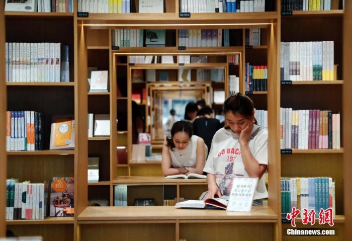 看紙書、聽書……讀屏?xí)r代，你的閱讀方式變了嗎？