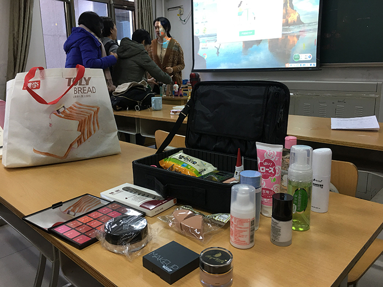 沉迷“上大學(xué)”的60后，“力不從心”的老年大學(xué)