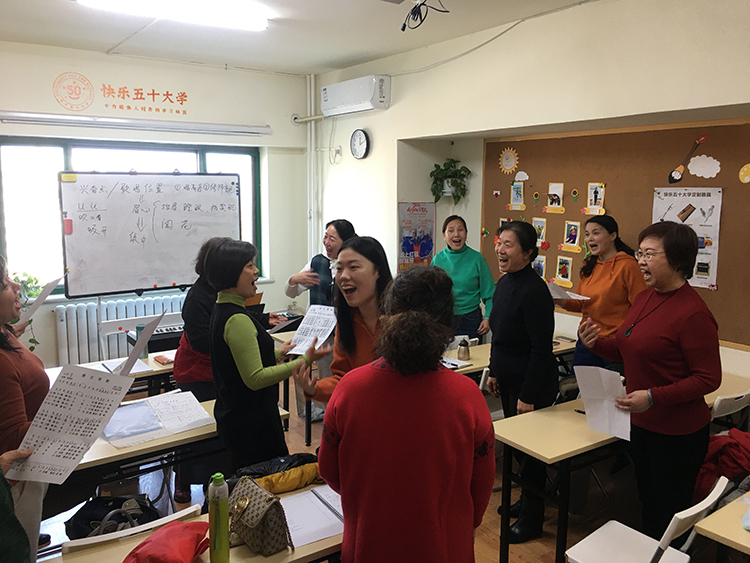 沉迷“上大學(xué)”的60后，“力不從心”的老年大學(xué)