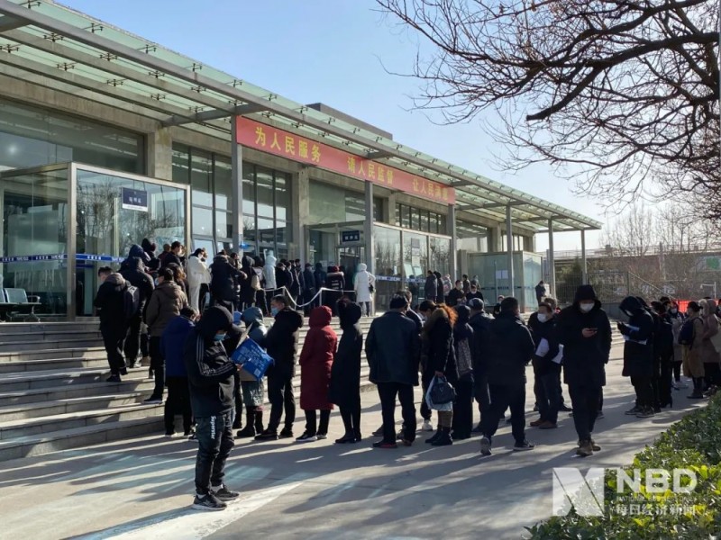 北京搖號(hào)新政倒計(jì)時(shí)：車管所延至20點(diǎn)下班，部分4S店已無(wú)車可賣