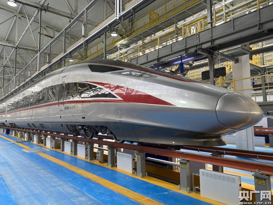 我國新型時速350公里復興號高寒動車組問世