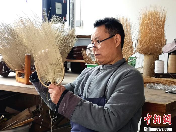 探訪百年非遺德陽潮扇制作技藝：工序繁復精細 機器無法代替純手工制作