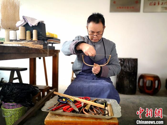 探訪百年非遺德陽潮扇制作技藝：工序繁復精細 機器無法代替純手工制作
