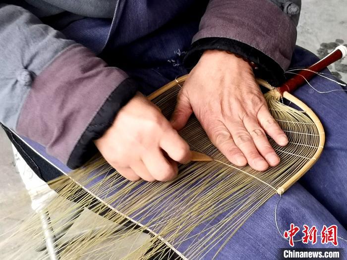 探訪百年非遺德陽潮扇制作技藝：工序繁復精細 機器無法代替純手工制作