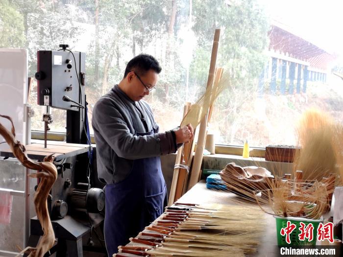 探訪百年非遺德陽潮扇制作技藝：工序繁復精細 機器無法代替純手工制作