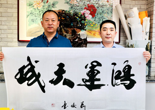 “迎新年 寫(xiě)春聯(lián) 送祝?！痹诮逃和斫M委會(huì)舉行