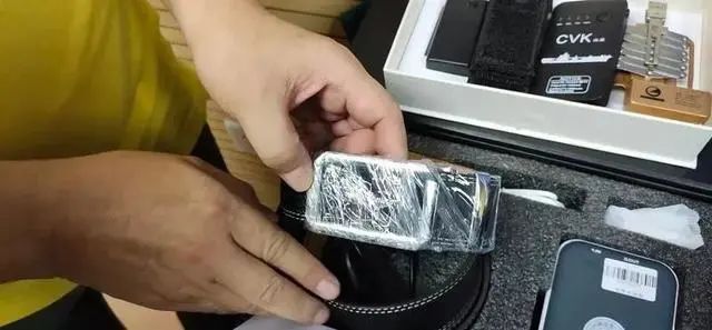 夫妻倆被人圍觀8小時(shí)還不知！上萬家庭攝像頭遭入侵！