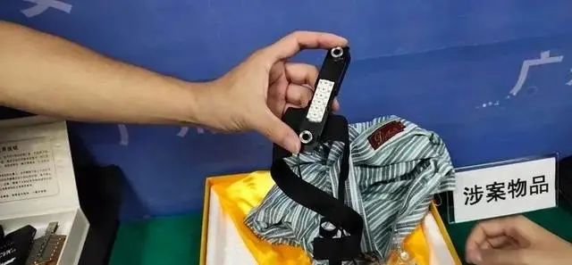 夫妻倆被人圍觀8小時(shí)還不知！上萬家庭攝像頭遭入侵！
