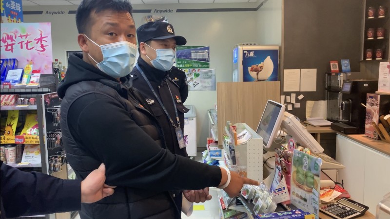 “倒找錢”騙局現(xiàn)機(jī)場商鋪，大連機(jī)場分局民警當(dāng)天破案