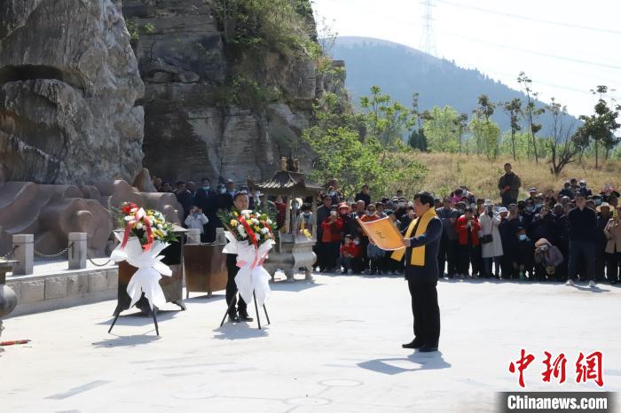 4月14日，在孟子故里山東鄒城，社會各界人士祭祀、紀(jì)念伏羲、女媧。 陳靜攝