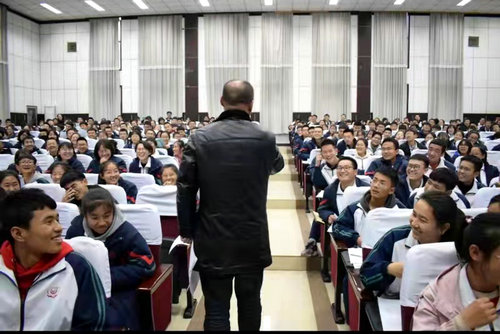 馮志權：學習英語要做到學以致用