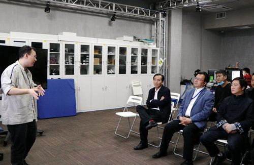 書畫家王余根一行赴北京電影學(xué)院進(jìn)行交流