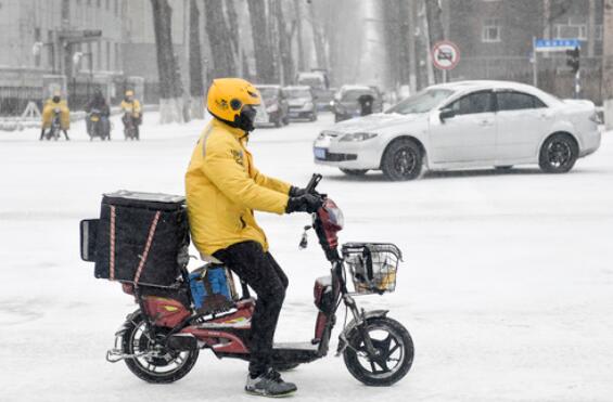 這一天，跟隨外賣小哥“穿街過巷，連接人間煙火”