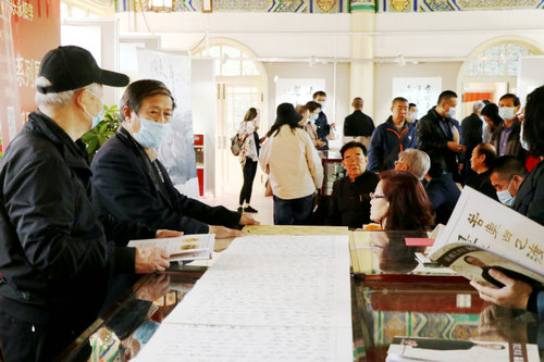 高源＂快樂(lè)數(shù)碼書(shū)法展在北京中山公園舉行