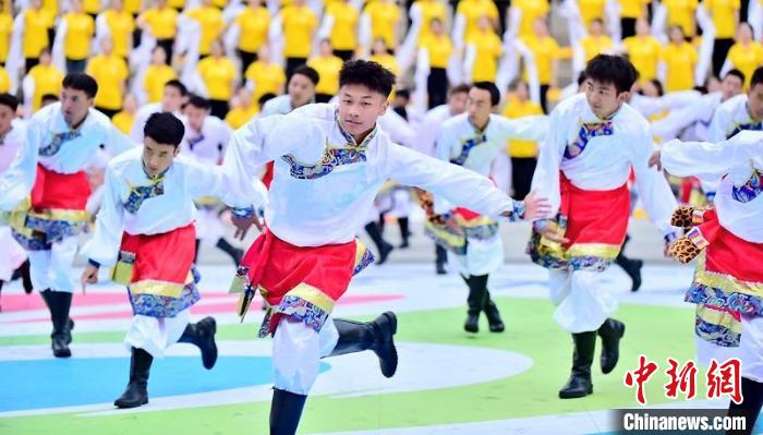全國第六屆大學(xué)生藝術(shù)展演活動在成都開幕