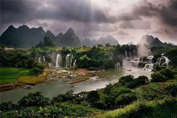俄羅斯人拍了幾張中國(guó)的照片，獲得了國(guó)際頭獎(jiǎng)，驚艷了全世界。 