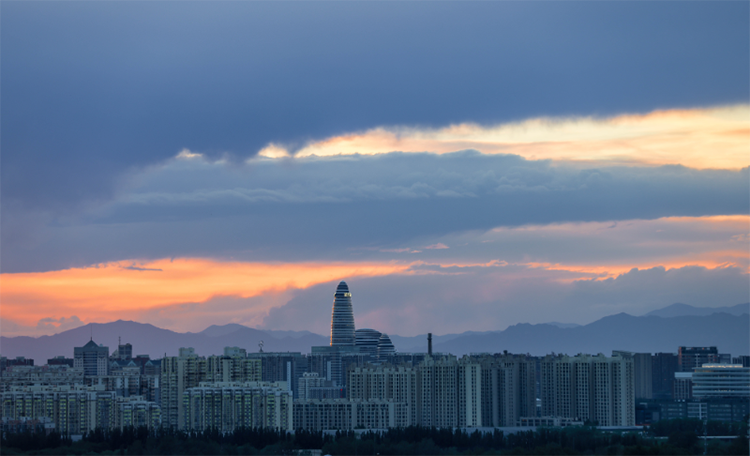 太美了、北京雷雨后的雙彩虹如油畫晚霞