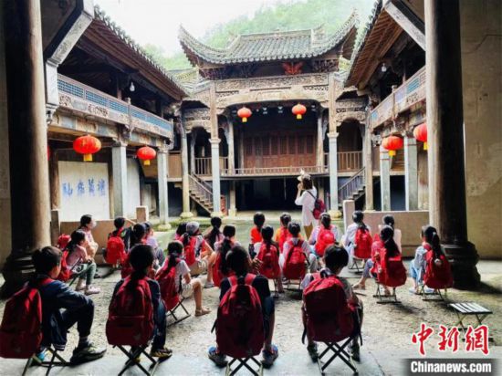 孩子暑期去哪兒？“行萬里路”正在改變家長育子觀