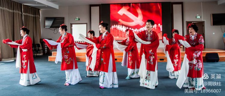 永遠(yuǎn)跟黨走 三河市老年大學(xué)燕郊校區(qū)舉辦匯報(bào)演出