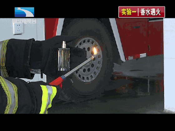 注意！車內(nèi)這7種常見物品可能成為“炸彈”，趕緊扔掉！