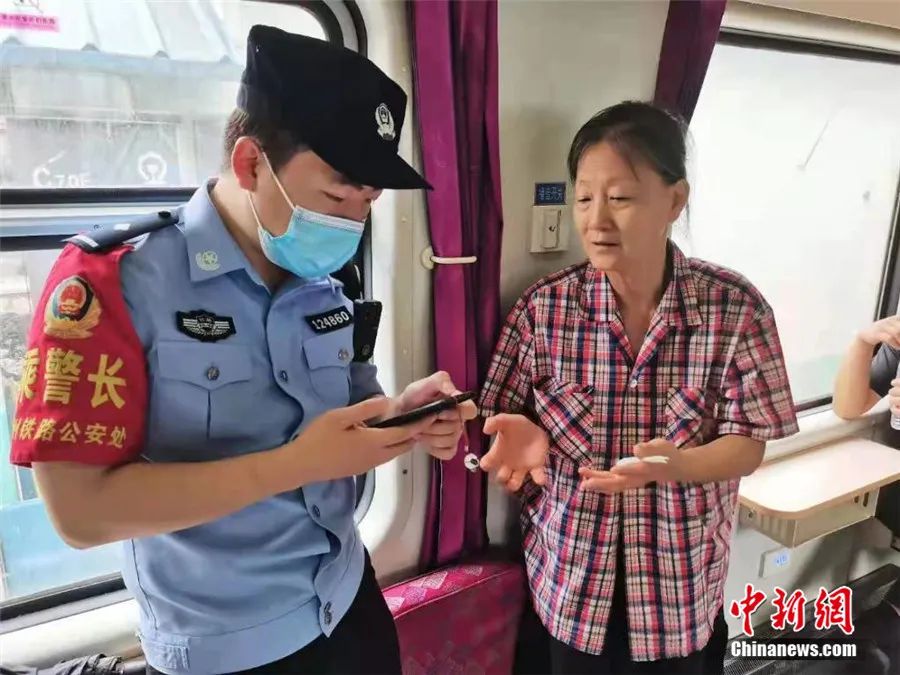 暴雨中停擺的K226/227次列車，并不是一座孤島