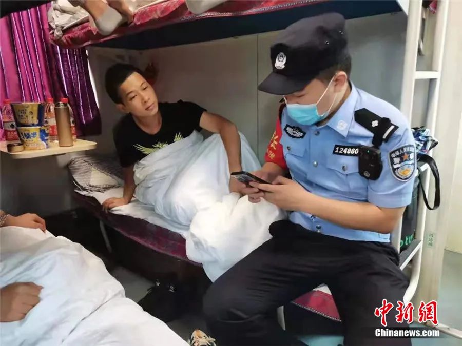 暴雨中停擺的K226/227次列車，并不是一座孤島