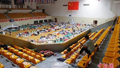 受臺風(fēng)“煙花”影響 上海部分人員轉(zhuǎn)移至體育館內(nèi)