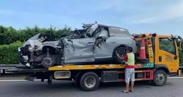 離解放雙手還很遠(yuǎn) 警惕自動(dòng)駕駛成“馬路殺手”