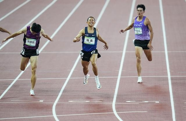 全運(yùn)400米集體爆發(fā)！26歲四川飛人45秒54奪金 前三名均打開46秒