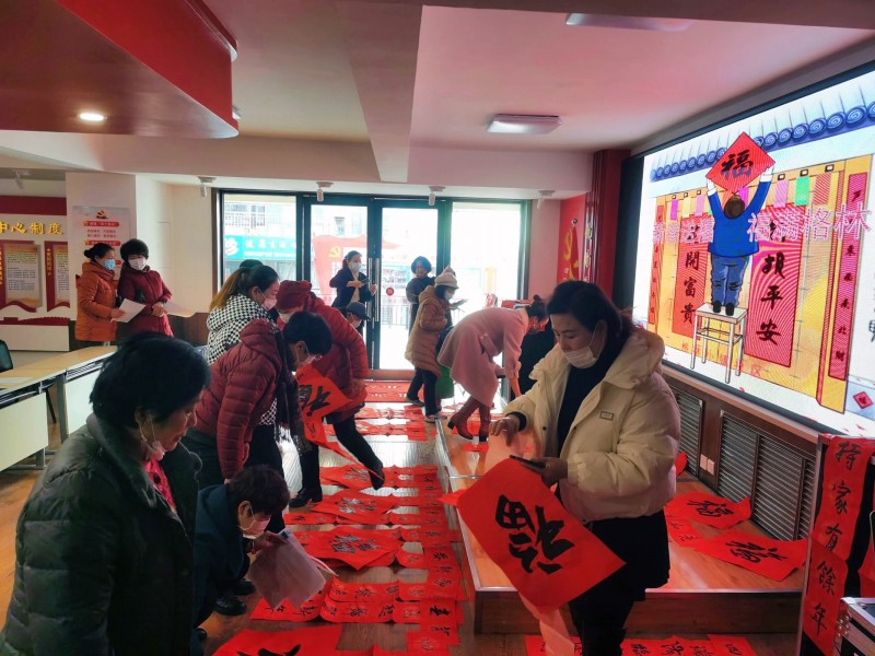 大連格林小鎮(zhèn)社區(qū)開展“新春送福 福滿格林”活動(dòng)